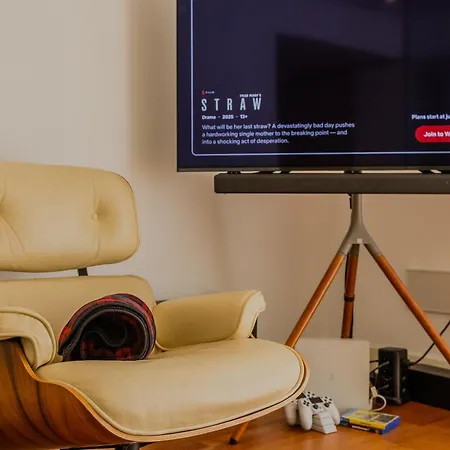 Luxury Garden Apartment *